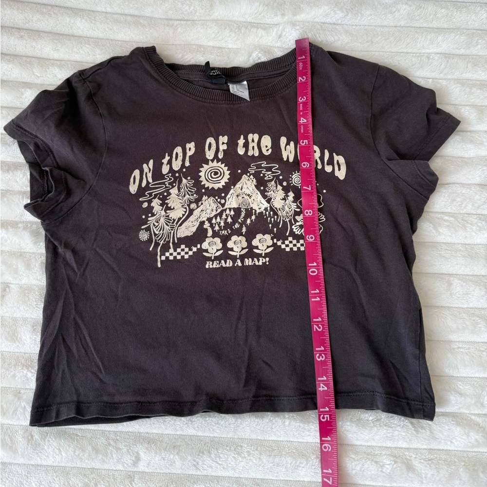 Divided cropped tee on top of the world size small - Picture 5 of 7